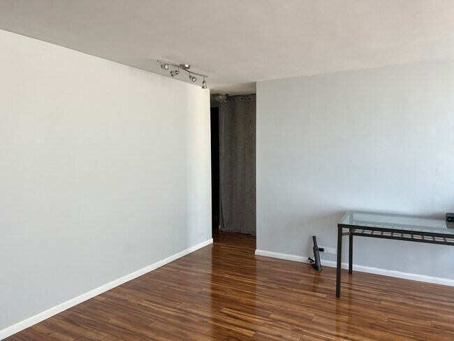 Living room - 4800 S Chicago Beach Dr