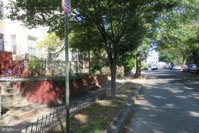 Foto del edificio - 1031 Park Rd NW