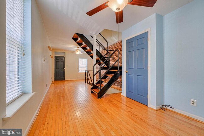 Building Photo - 1100 S Decker Ave