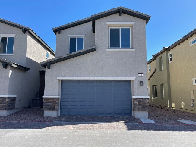 Building Photo - BRAND NEW 3 BED 2.5 BATH 2 CAR GARAGE TOWN...