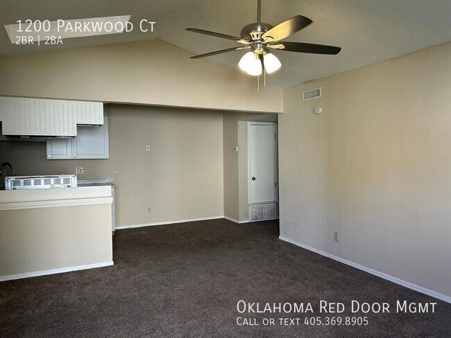 Foto del edificio - 1200 Parkwood Ct