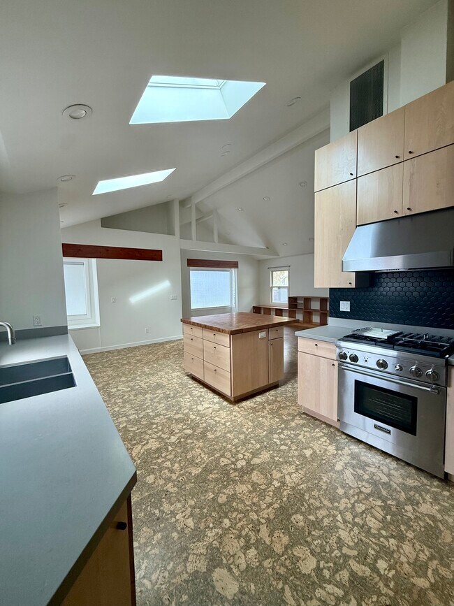 Cocina y sala de estar - 1256 Hopkins St