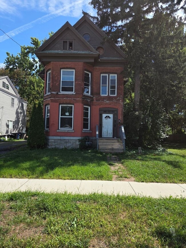 Building Photo - 345-347 W Kennedy St