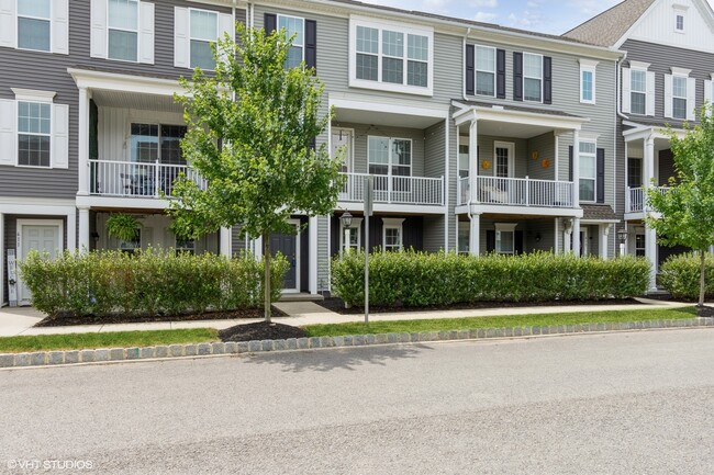 Building Photo - 613 Parker St