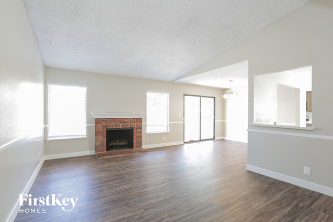 Building Photo - 3810 E Mesa Vista Ave
