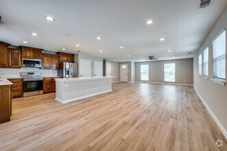 Building Photo - 5625 Terry St