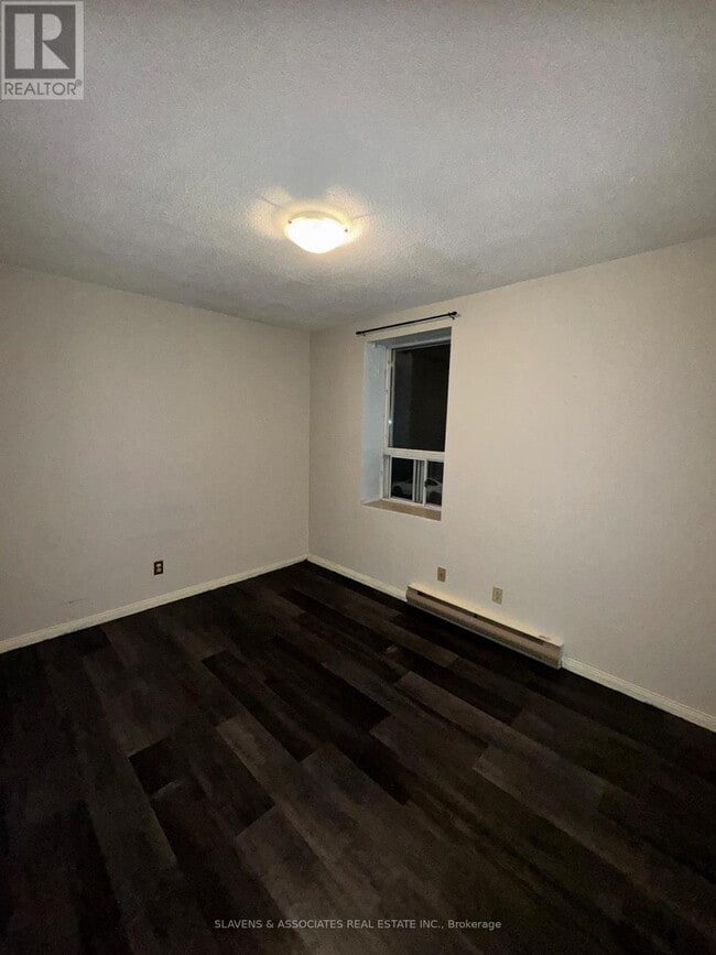 Building Photo - 45 King Ave E