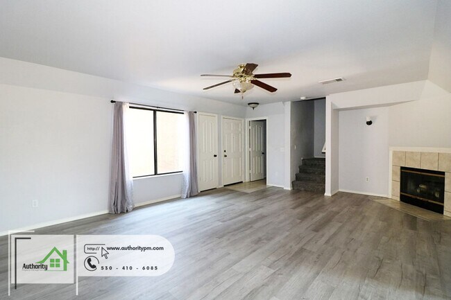 Foto del edificio - 727 Flower Ash Ln