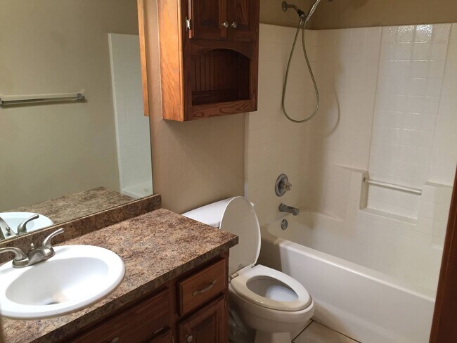 Foto del edificio - 2 Bed 2 Bath duplex in Moore!