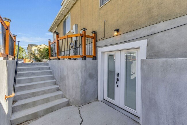 Foto del edificio - 2 BD 1 BA Mother-in-Law Unit at Point of the Mountain