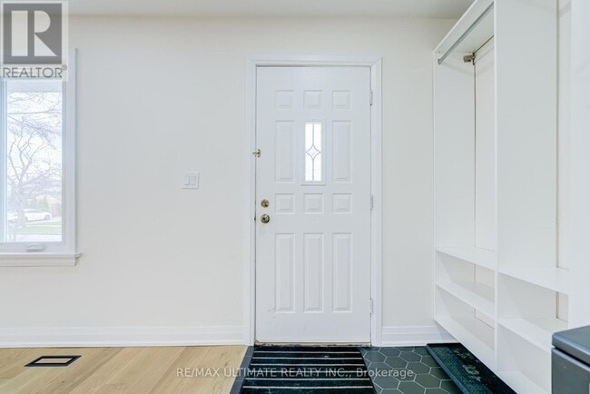 Building Photo - 114 Canlish Rd