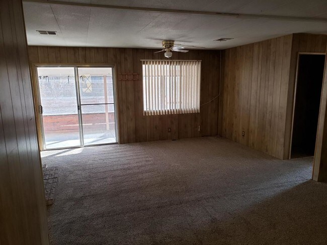 Foto del edificio - 864 Spruce Ave.