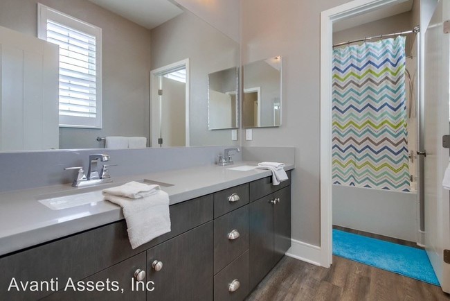Building Photo - 4 br, 3.5 bath House - 6675 Soltera Vista