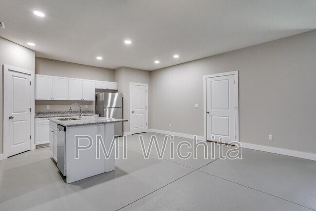 Building Photo - 5238 N Cypress St