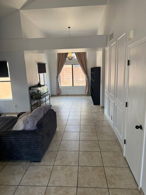 Foto del edificio - FOR RENT