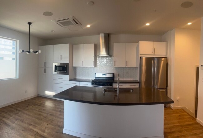 Photo - 475 Tailoff Ln Townhome