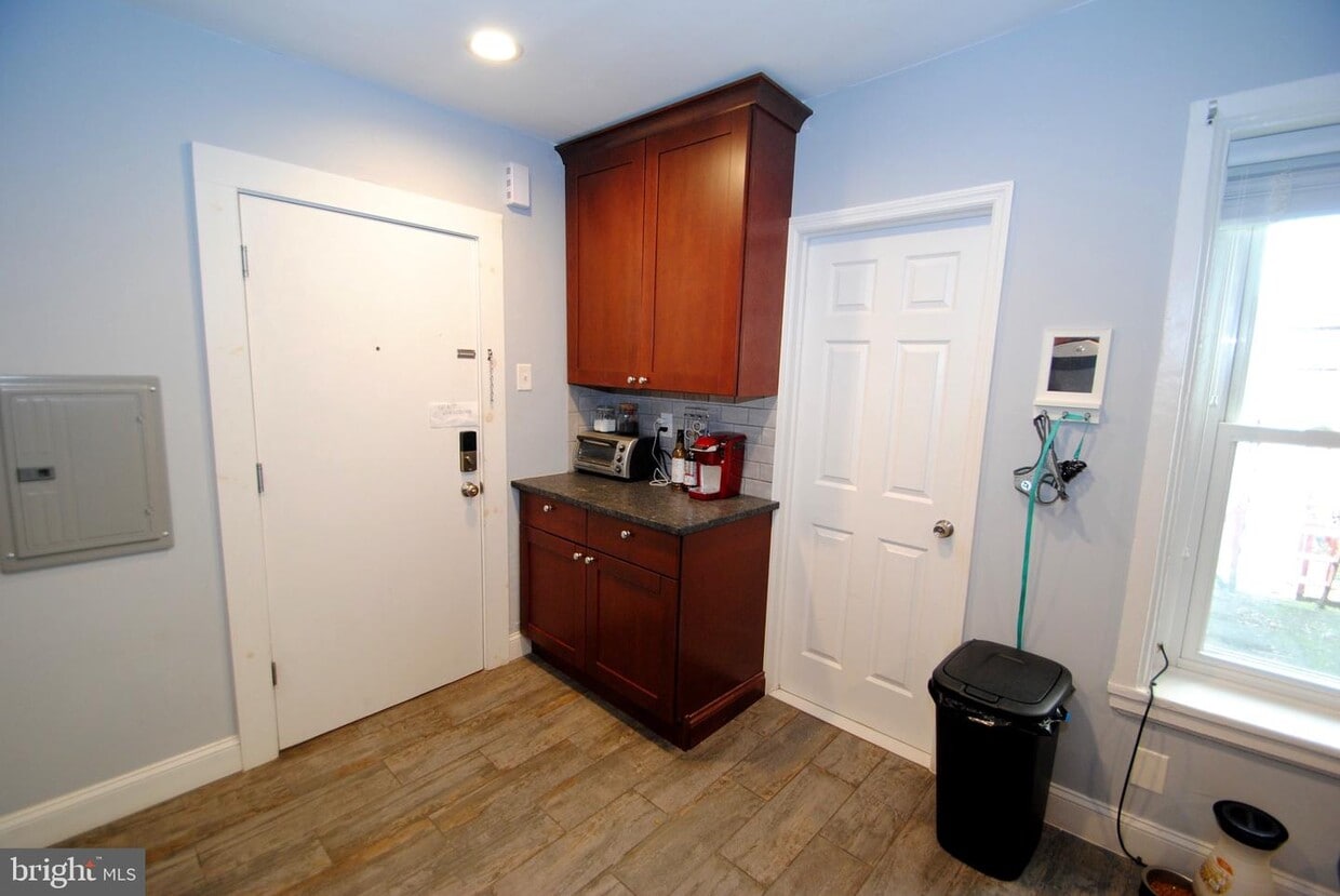241 High St Unit 4, Burlington, NJ 08016 Room for Rent in Burlington, NJ