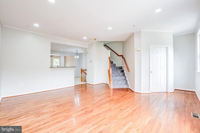 Building Photo - 4302 Day Lily Dr