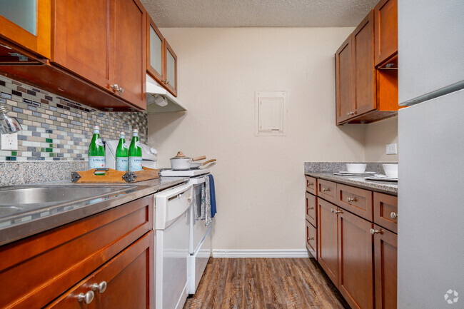 2BA, 2BA - Cocina de 890 pies cuadrados - Saratoga Cove Apartments