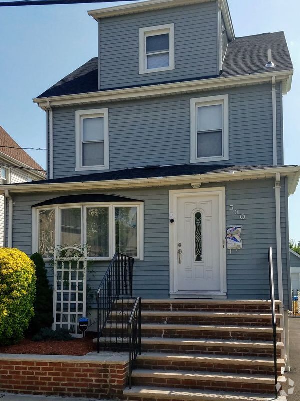 Building Photo - 530 Freeman St