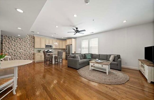 Building Photo - 37 Coffey St