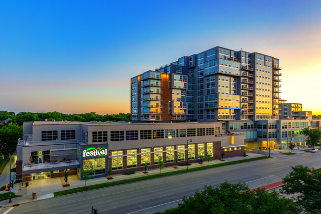 Galaxie High Rise Apartments Madison