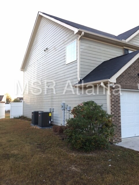 Building Photo - 7024 White Walnut Way