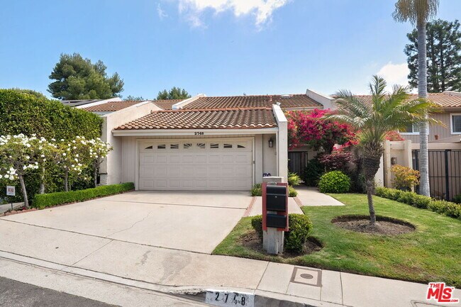 Foto del edificio - 2748 Bottlebrush Dr