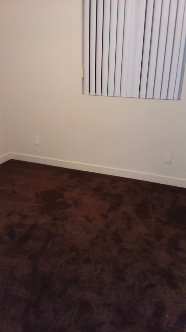 Foto del edificio - 639 W 95th St