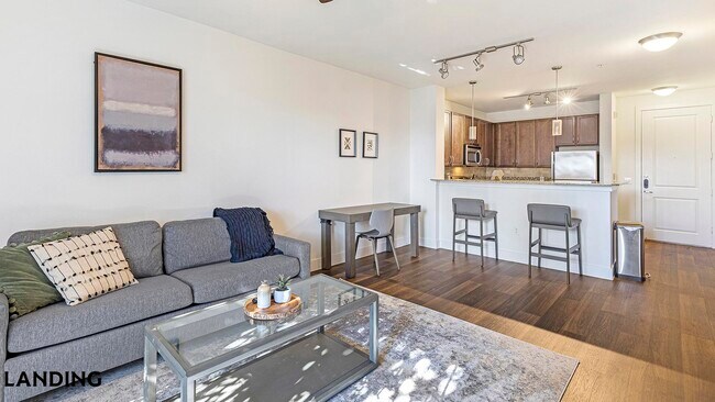 Foto del edificio - 7373 Valley View Ln