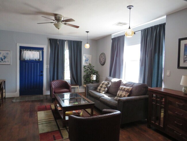 Foto del edificio - Furnished 2-Bedroom Home in the Historic Feldman Neighborhood – Central/University Area
