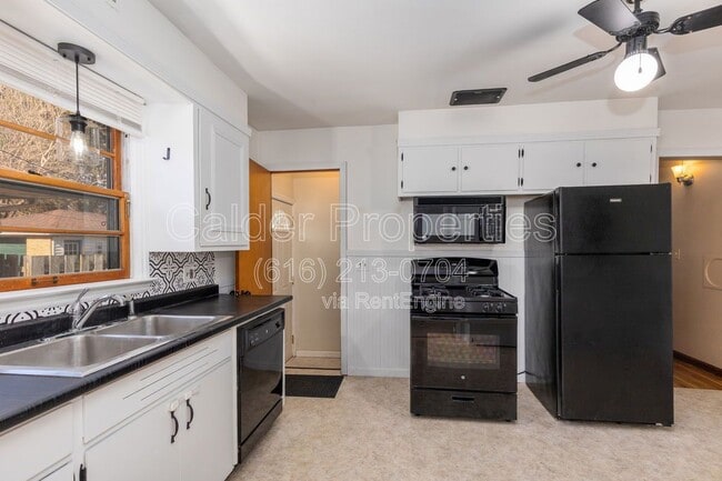 Building Photo - 1115 Lake Michigan Dr NW