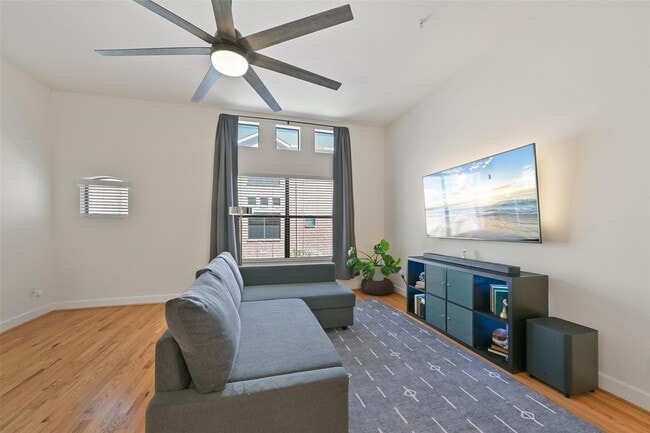 Building Photo - 8715 Meadowcroft Dr