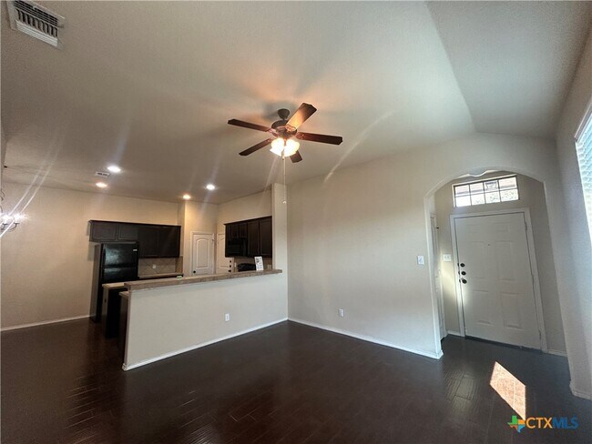 Building Photo - 502 Creekside Cir