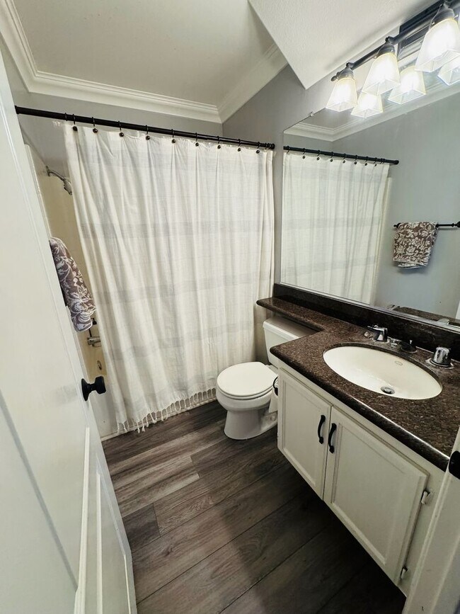 Foto del edificio - Two Story Brea Home in Desirable Neighborhood