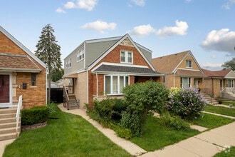 Building Photo - 2102 N Nagle Ave