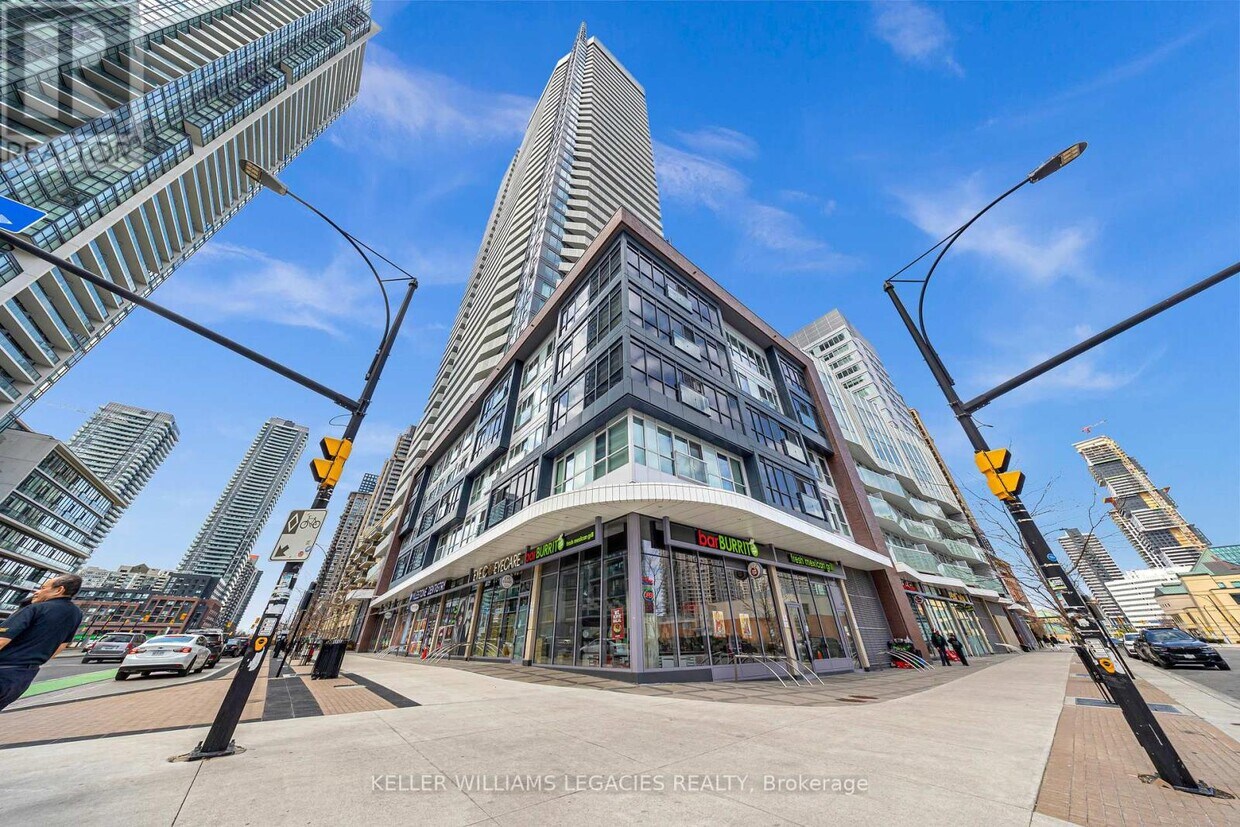 Photo principale - 4065-4065 Confederation Pkwy