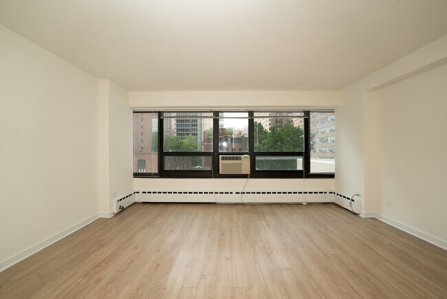 Building Photo - 3130 N Lake Shore Dr