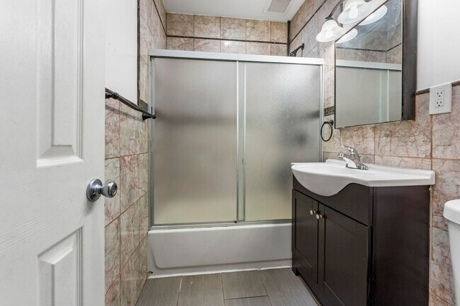 Foto del edificio - 248 Clendenny Ave