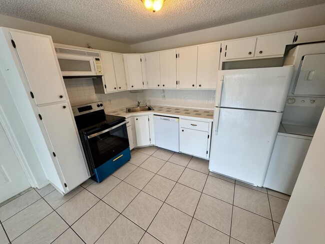 Building Photo - 1105 Green Pine Blvd