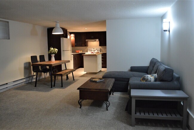 Photo du bâtiment - Storage-Rich Beachside Living with Modern ...
