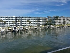 Building Photo - 125 Shore Ct