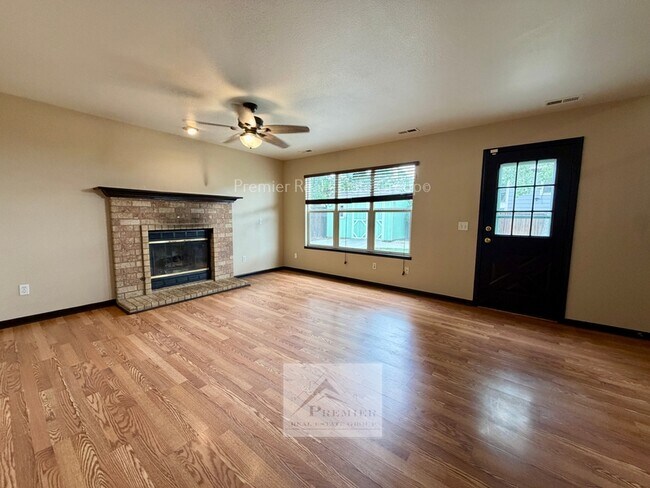 Building Photo - 1428 Coolcrest Dr