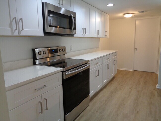 Building Photo - 950 Lavers Cir