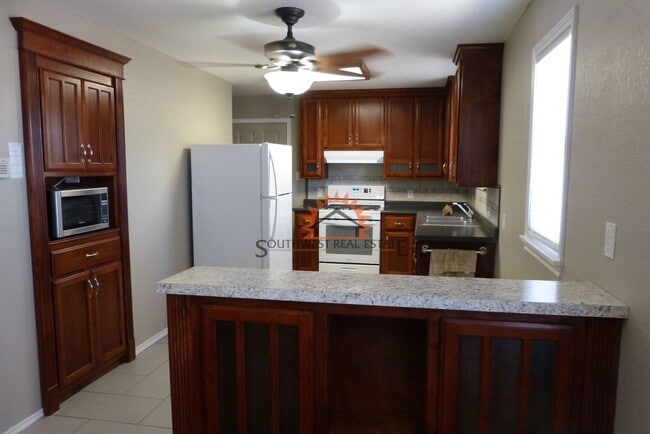Building Photo - Beautiful one bed one bath apartment--wate...