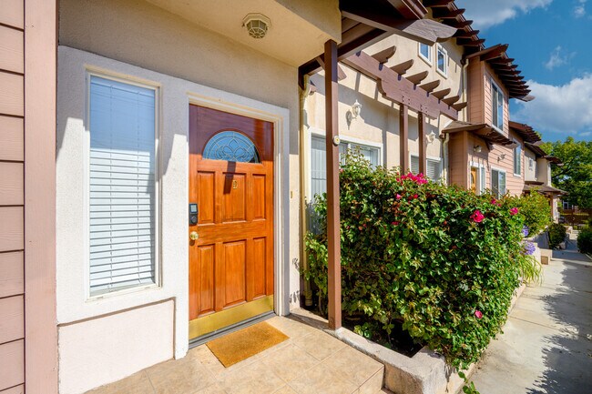 Building Photo - 629 W Stocker St