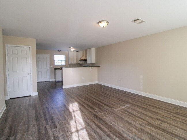 Foto del edificio - 140 Meadows Ln