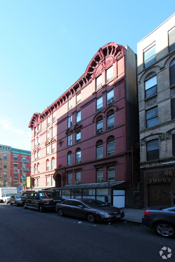 Building Photo - 60 Bayard St