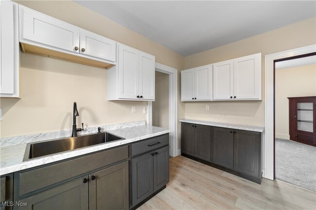 Building Photo - 4360 W 45th St