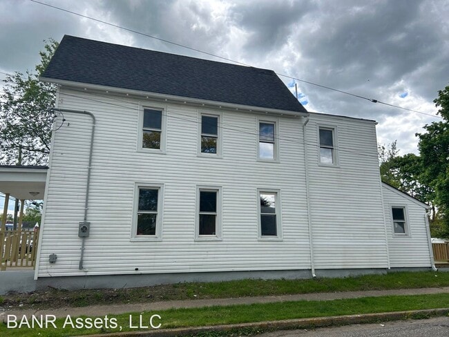 Building Photo - 3 br, 1.5 bath House - 800 High Street